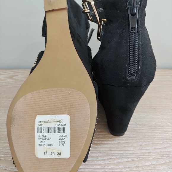 Shoes - Picture 4 of 5